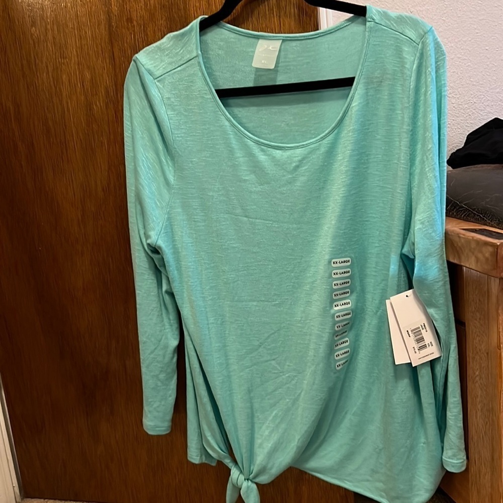 Zeroxposur  NWT long sleeve. Size XXL